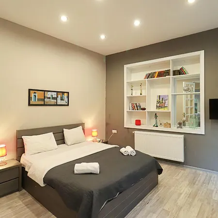 Central Tbilisi Apt Near Rustaveli Ave - By Wehost Exterior photo