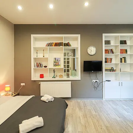 Central Tbilisi Apt Near Rustaveli Ave - By Wehost Exterior photo