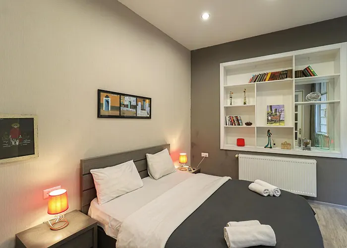 Central Tbilisi Apt Near Rustaveli Ave - By Wehost