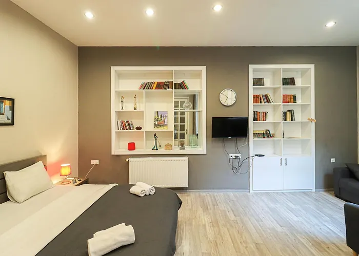 Central Tbilisi Apt Near Rustaveli Ave - By Wehost