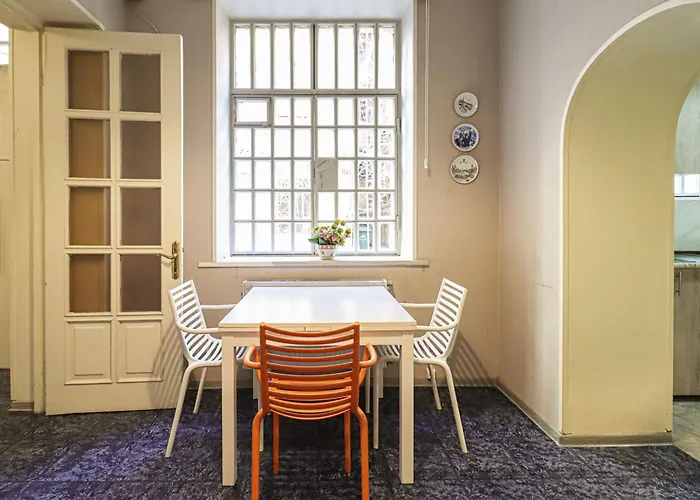 Central Tbilisi Apt Near Rustaveli Ave - By Wehost